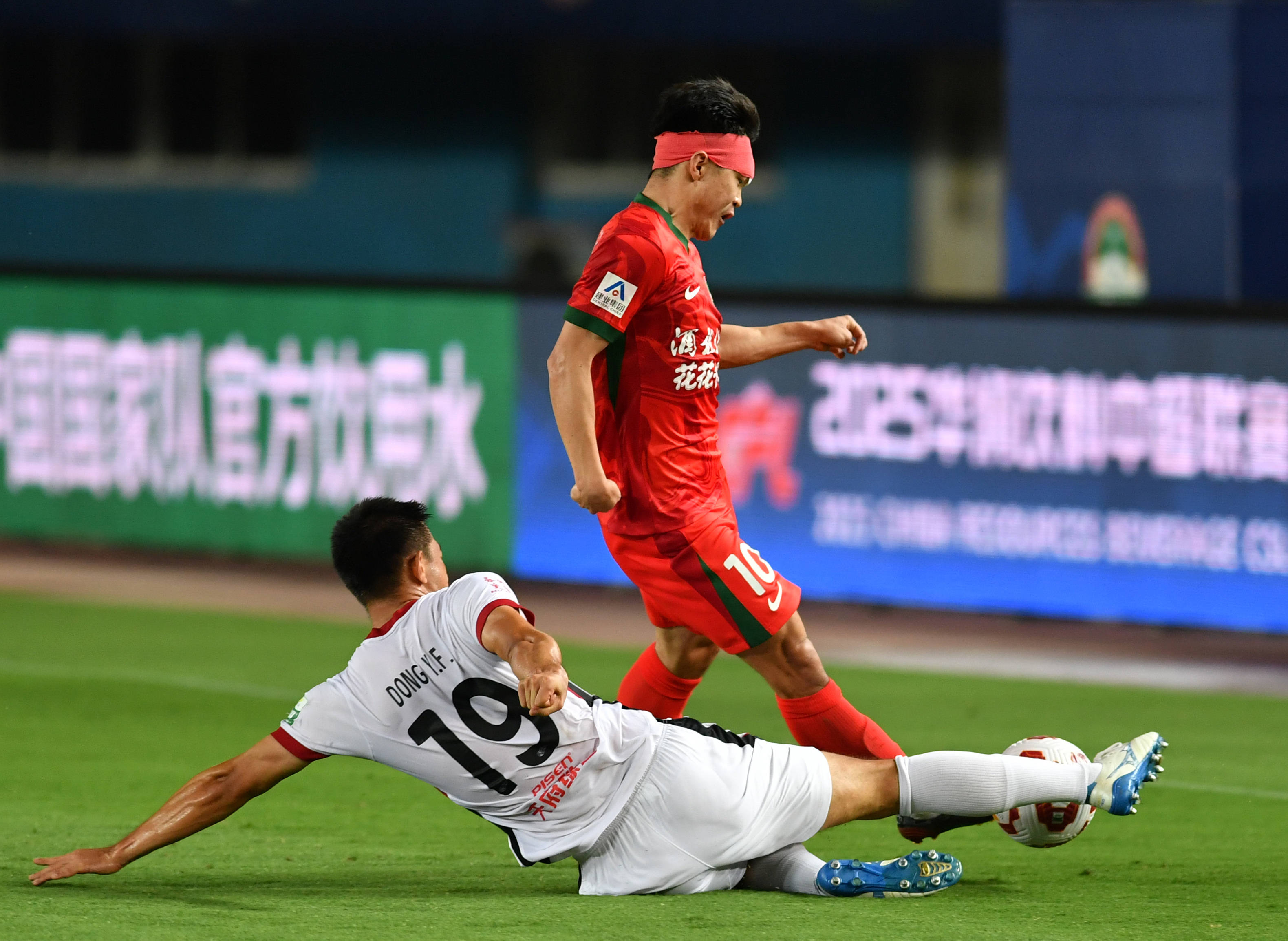 爱游戏官方入口-包含成都蓉城训练开放日，今夜强势反弹引欢呼，NBA常规赛在即，心理建设被强调的词条-爱游戏官方入口