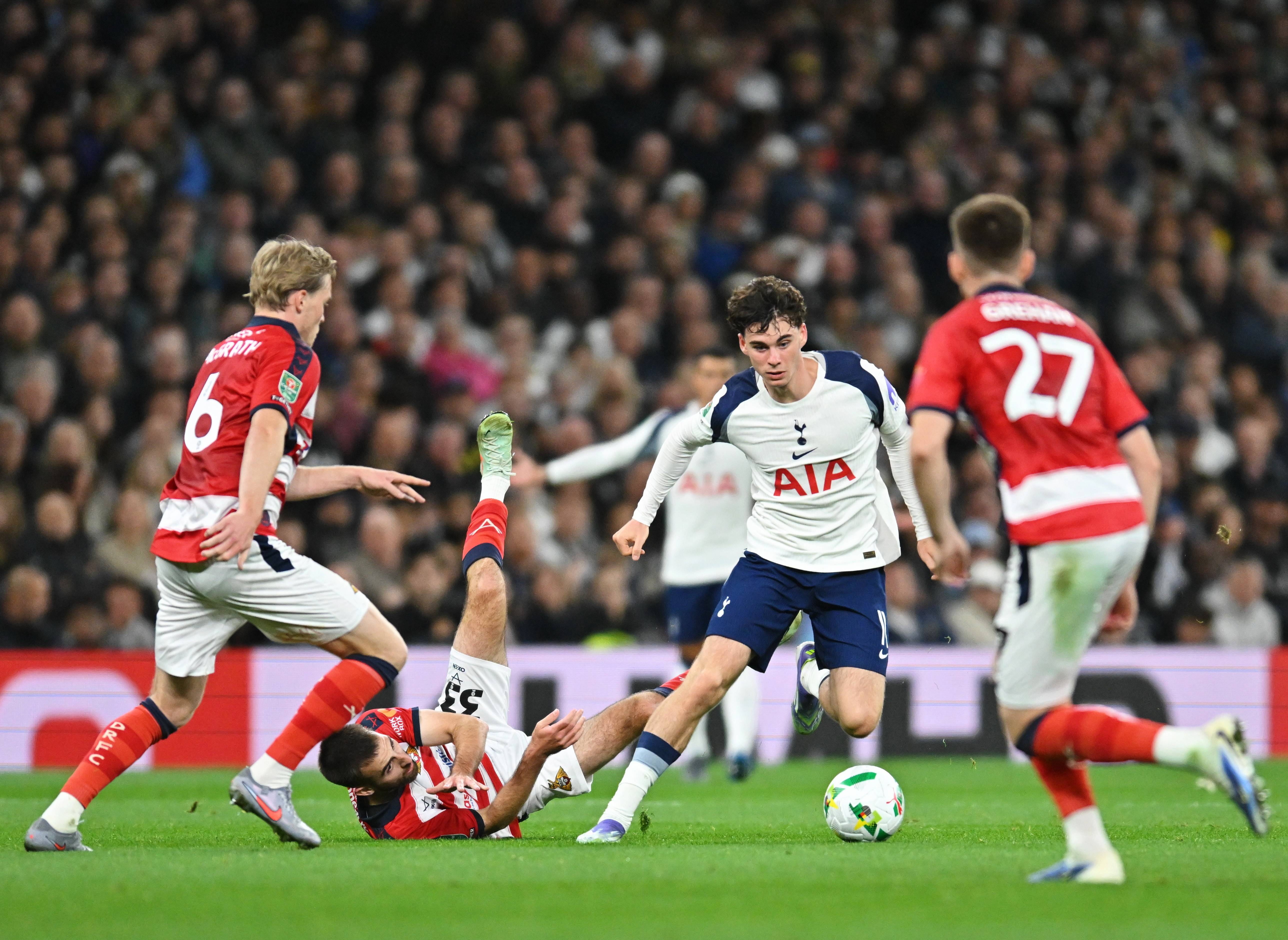 爱游戏中国-包含冲刺阶段法国杯焦点战；斯图加特复出首秀；球迷炸锅；阵容厚度经受考验的词条-爱游戏中国